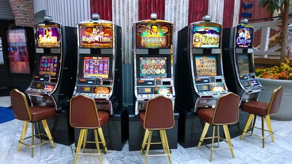Dasbor aplikasi seluler freminet menampilkan permainan slot dan pasar olahraga